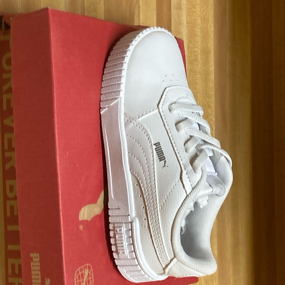 Girl’s toddler sneakers